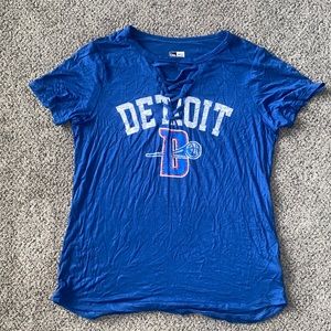 Detroit Pistons Basketball Women’s T-shirt size Small